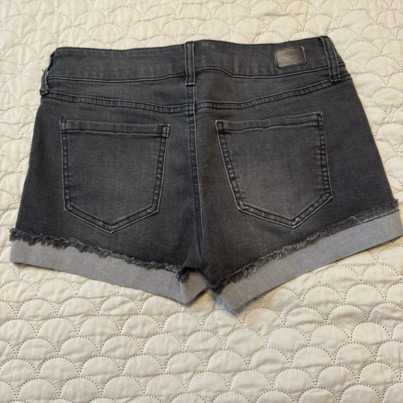 Celebrity Pink Black Faded Jean Shorts w/ Cuff; 3” inseam; size 5/27. Like new! - Picture 4 of 5